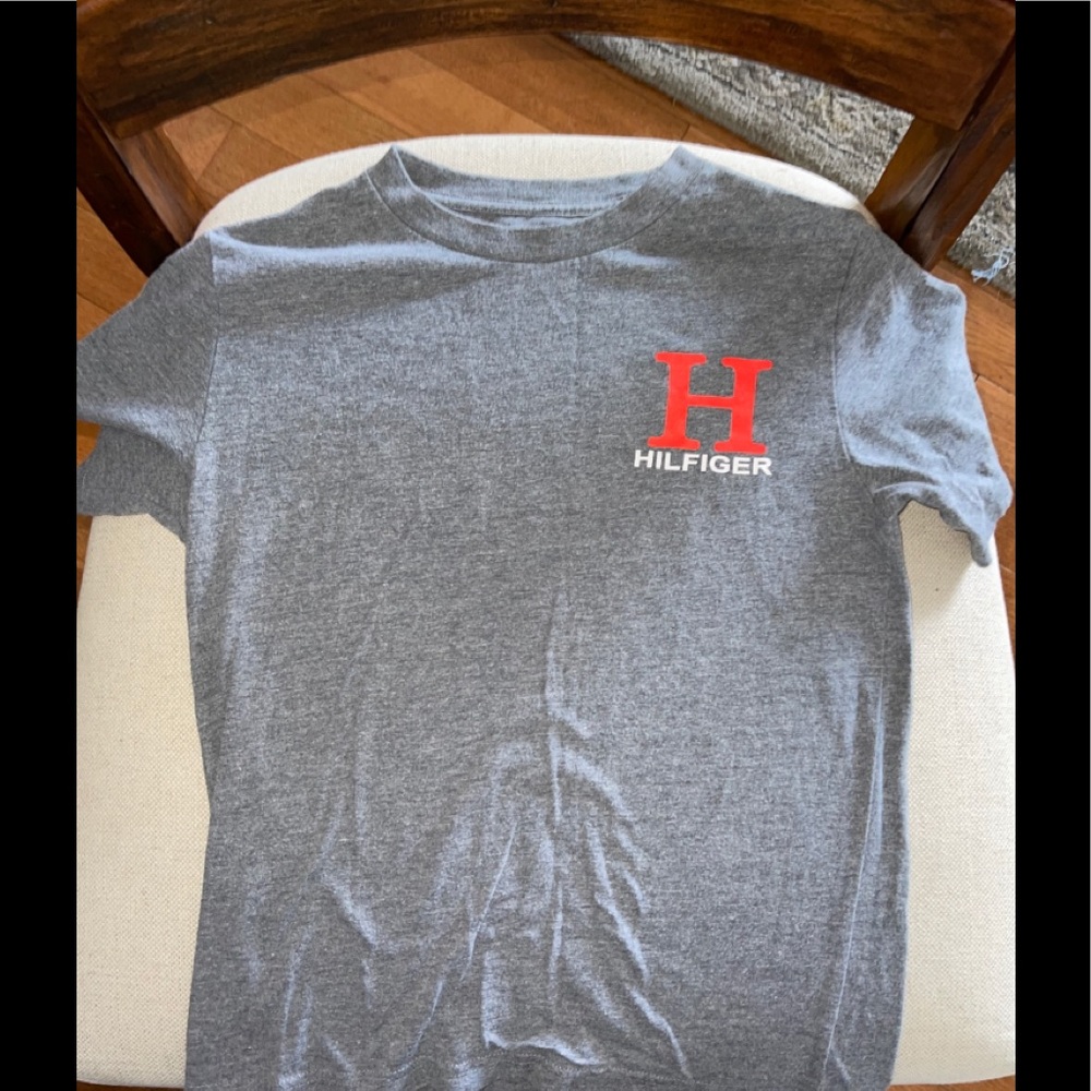 Tommy Hilfiger boys t shirt sz S 8/10